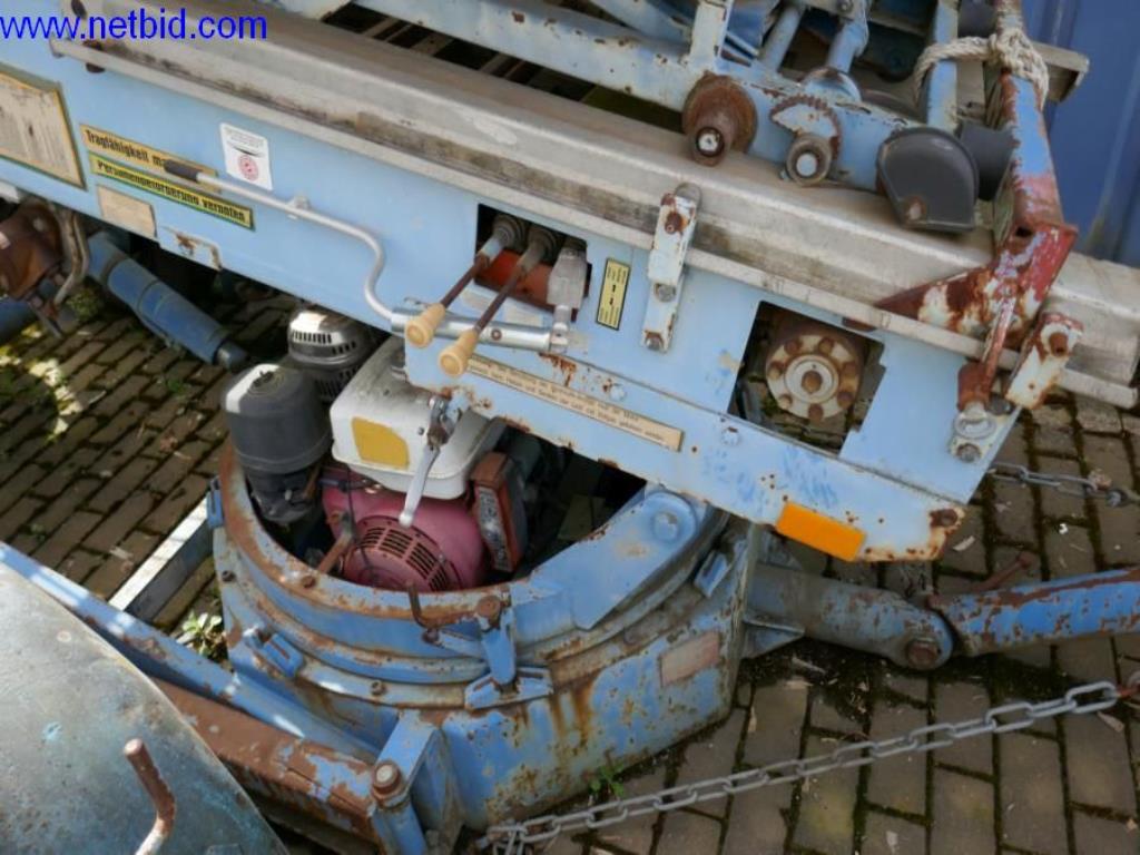 BGA, zásoby, montážní materiál a vozidla z divize střešních krytin.-3