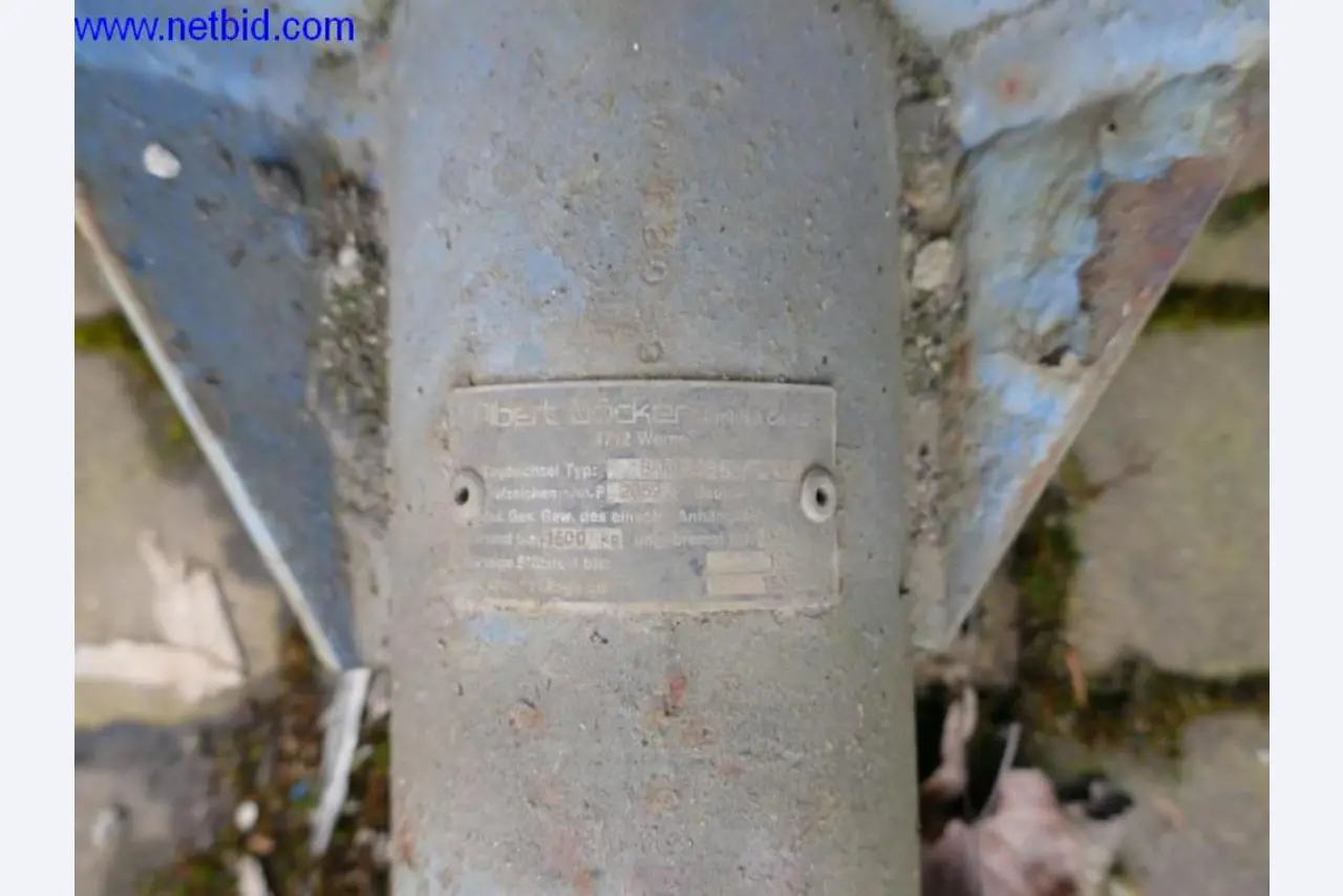 BGA, zásoby, montážní materiál a vozidla z divize střešních krytin.-4