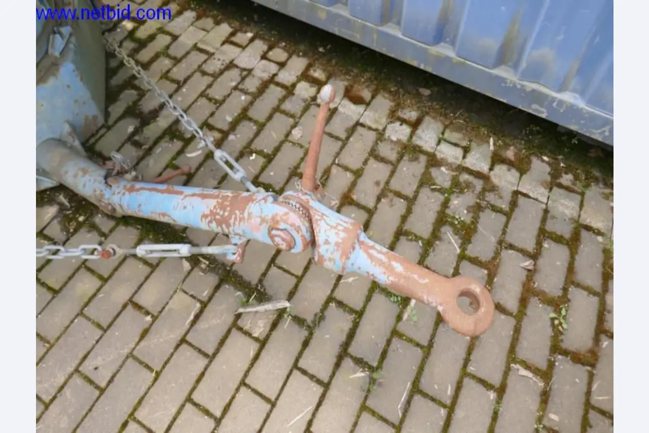 BGA, zásoby, montážní materiál a vozidla z divize střešních krytin.-5