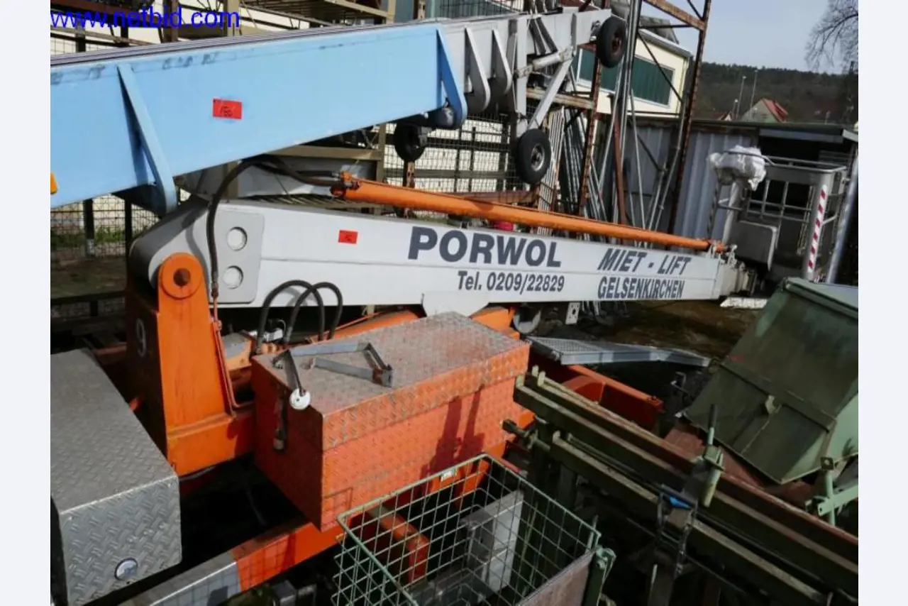 BGA, Warenvorräte, Montagematerial und Fahrzeuge aus dem Bereich Dachdeckerei-1