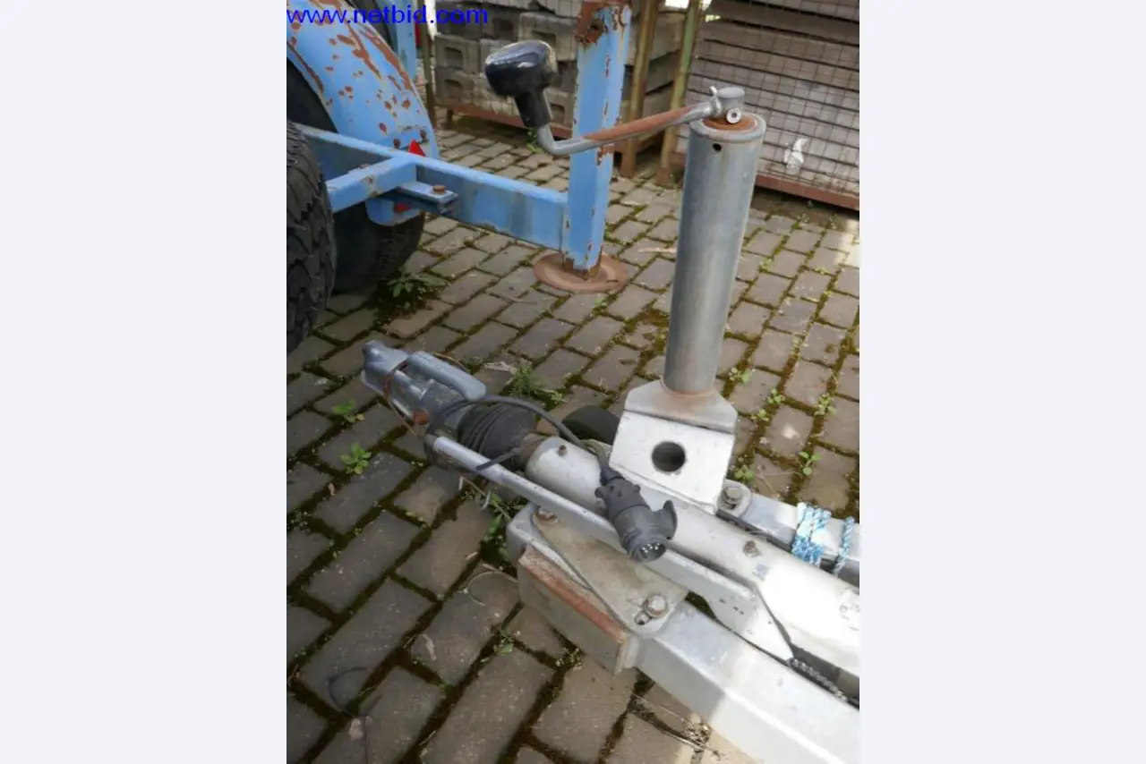 BGA, Warenvorräte, Montagematerial und Fahrzeuge aus dem Bereich Dachdeckerei-4