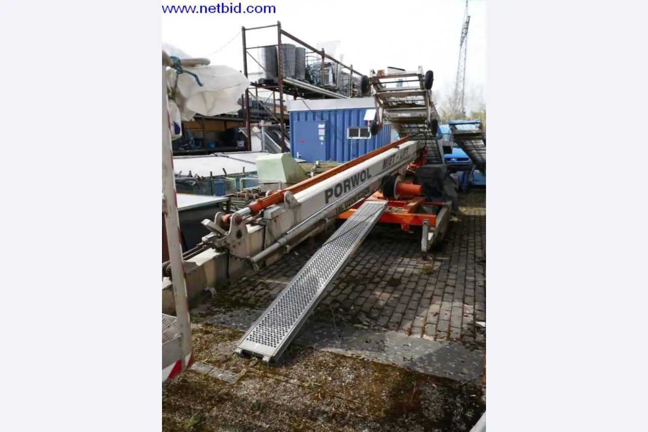 BGA, Warenvorräte, Montagematerial und Fahrzeuge aus dem Bereich Dachdeckerei-6