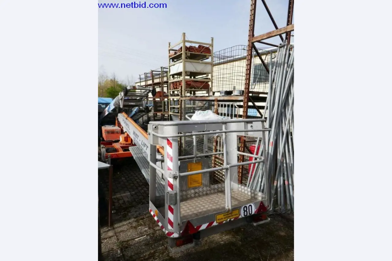BGA, Warenvorräte, Montagematerial und Fahrzeuge aus dem Bereich Dachdeckerei-7