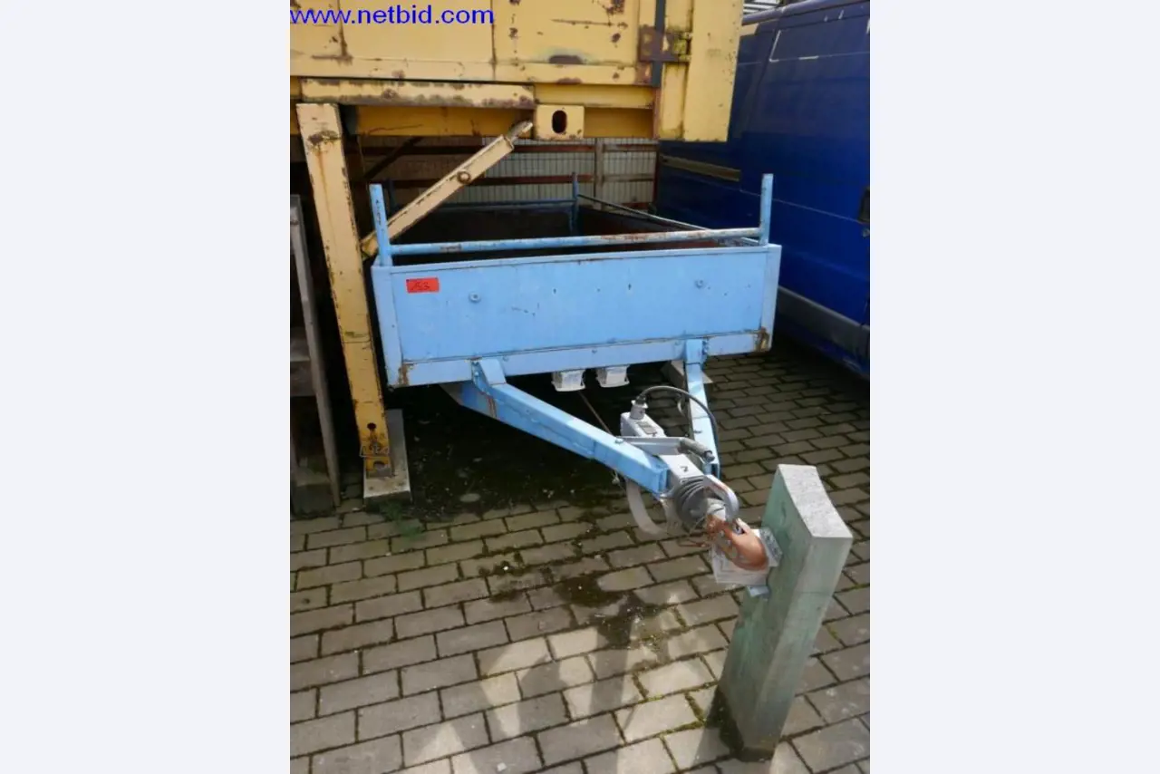 BGA, Warenvorräte, Montagematerial und Fahrzeuge aus dem Bereich Dachdeckerei-1