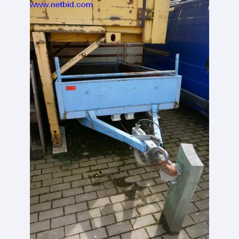 BGA, Warenvorräte, Montagematerial und Fahrzeuge aus dem Bereich Dachdeckerei-1