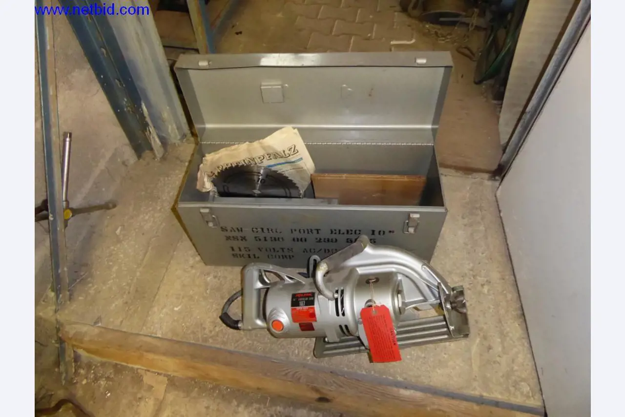 BGA, zásoby, montážní materiál a vozidla z divize střešních krytin.-1