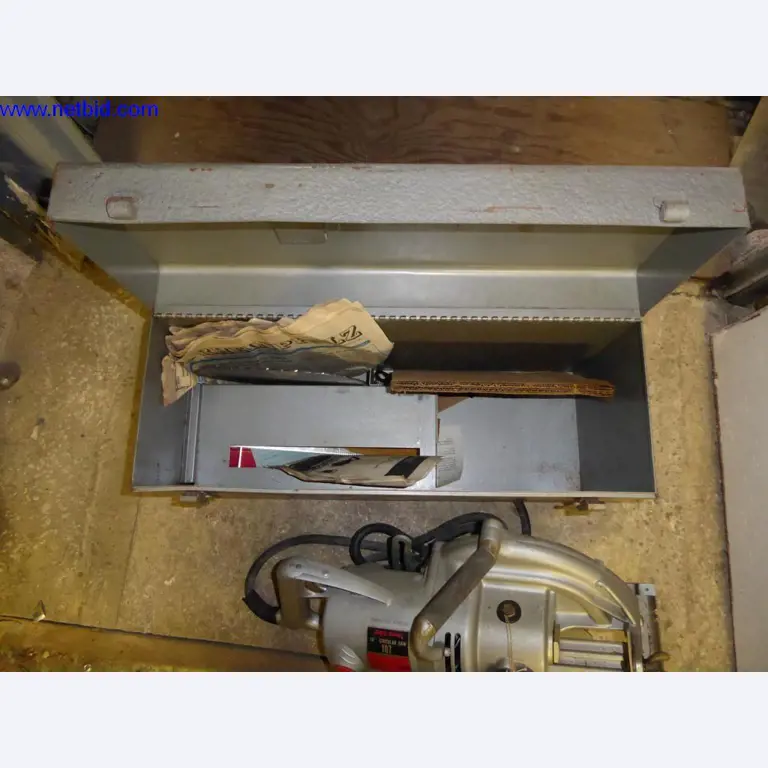 BGA, zásoby, montážní materiál a vozidla z divize střešních krytin.-3