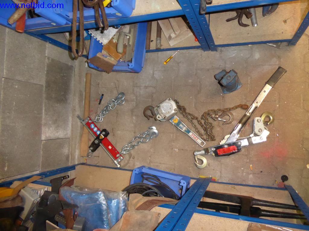 BGA, Warenvorräte, Montagematerial und Fahrzeuge aus dem Bereich Dachdeckerei-1