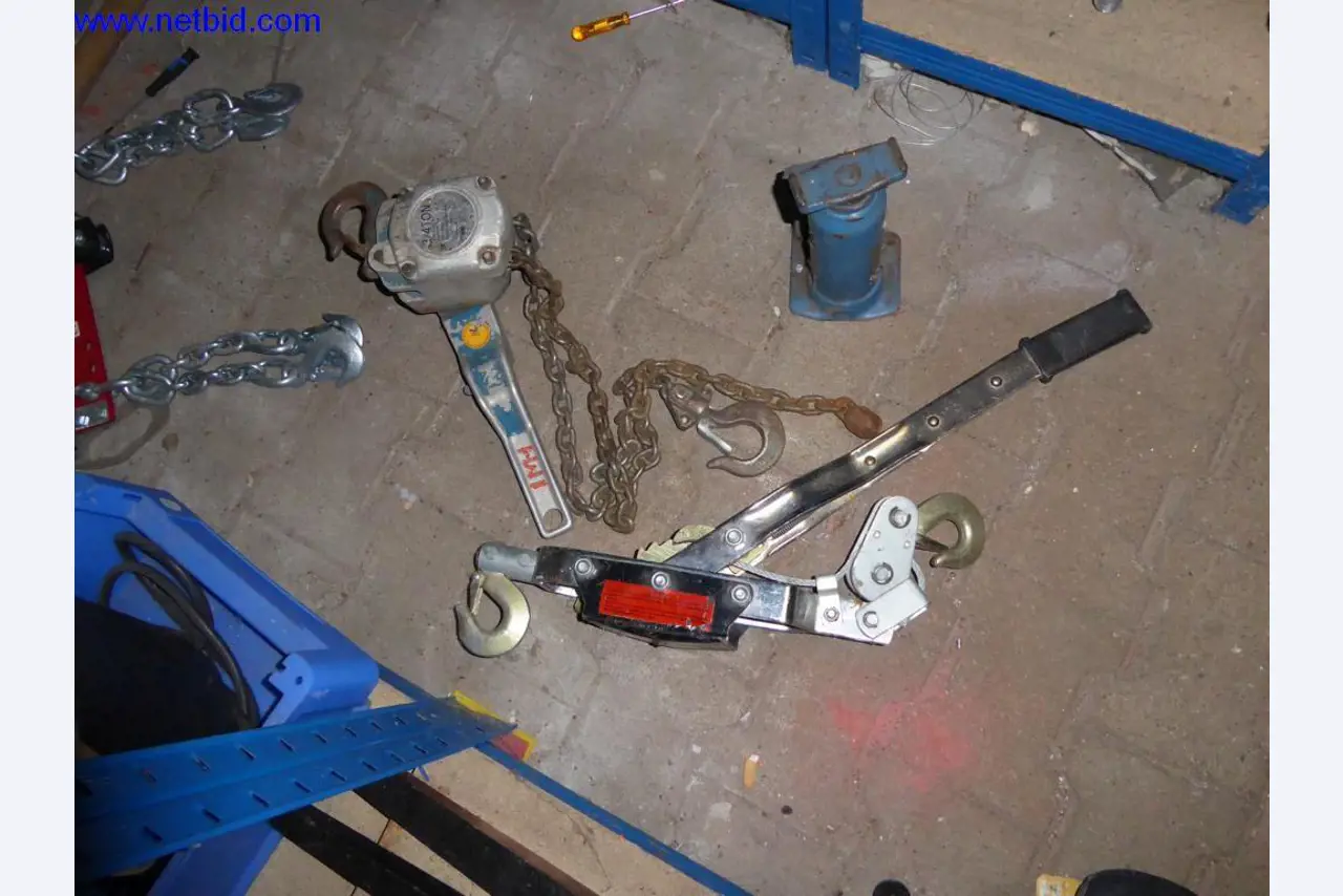 BGA, Warenvorräte, Montagematerial und Fahrzeuge aus dem Bereich Dachdeckerei-4