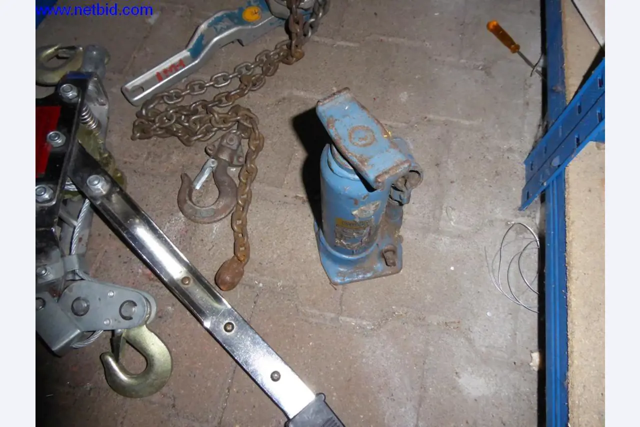 BGA, Warenvorräte, Montagematerial und Fahrzeuge aus dem Bereich Dachdeckerei-5