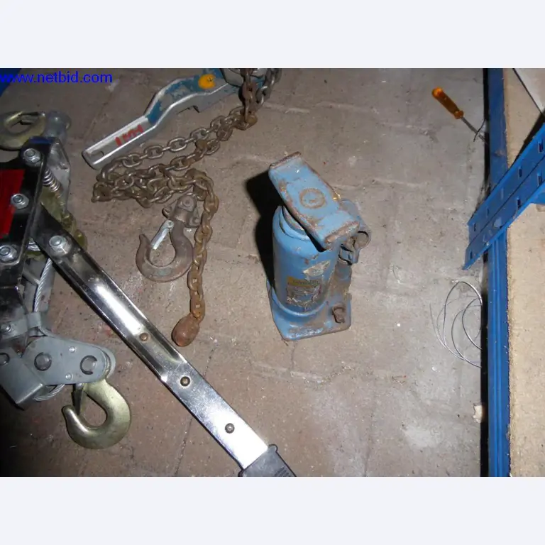 BGA, Warenvorräte, Montagematerial und Fahrzeuge aus dem Bereich Dachdeckerei-5