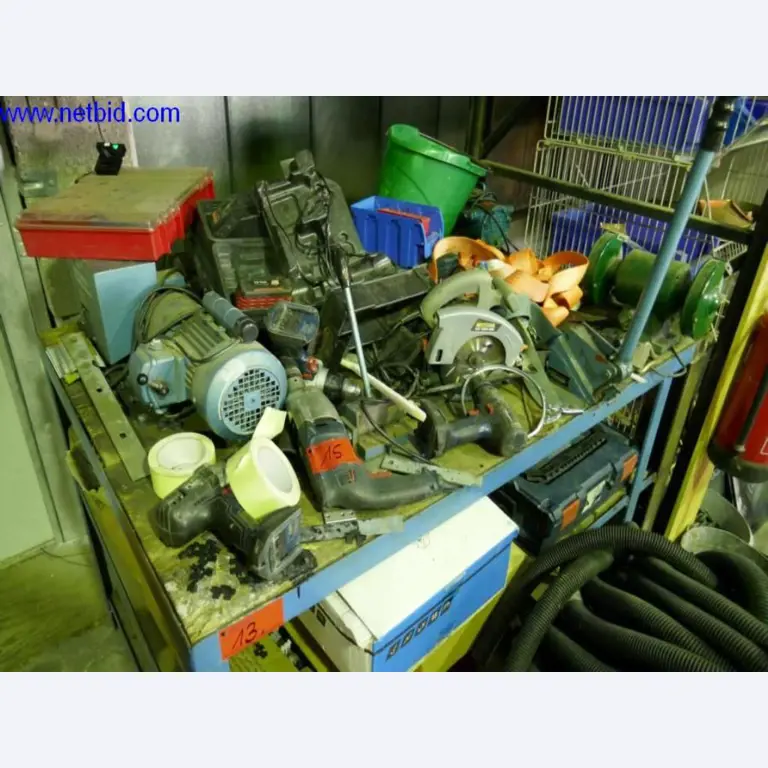 BGA, Warenvorräte, Montagematerial und Fahrzeuge aus dem Bereich Dachdeckerei-1