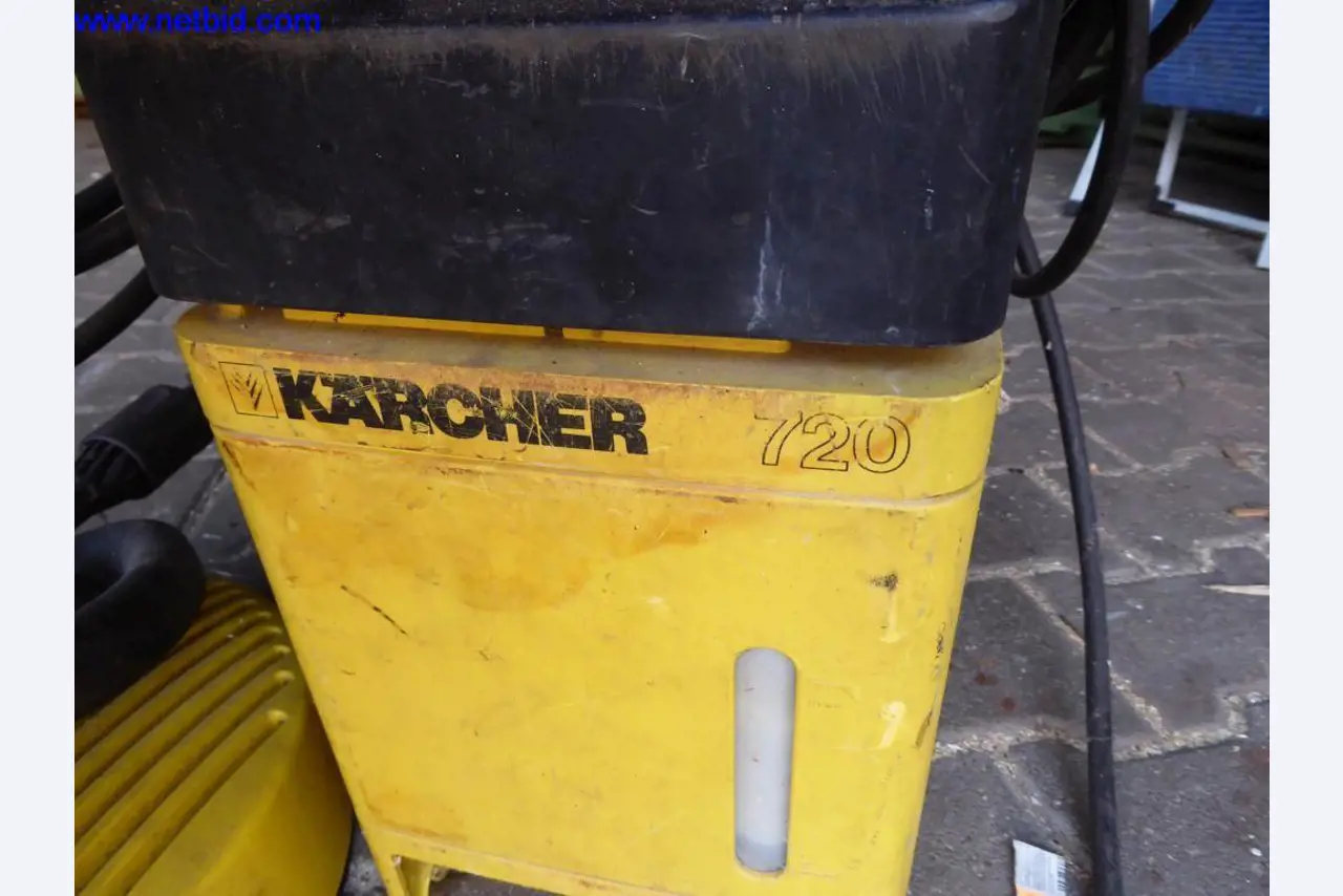 BGA, Warenvorräte, Montagematerial und Fahrzeuge aus dem Bereich Dachdeckerei-1