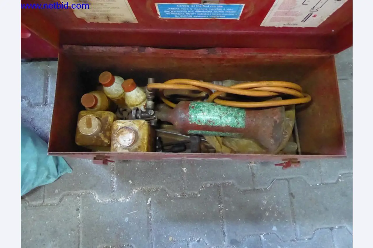 BGA, Warenvorräte, Montagematerial und Fahrzeuge aus dem Bereich Dachdeckerei-5