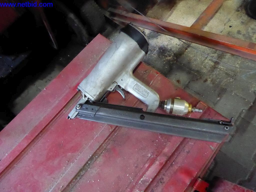 BGA, inventarios, materiales de montaje y vehículos de la división de techos-6