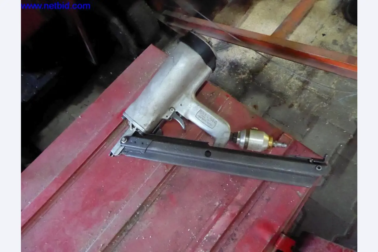 BGA, Warenvorräte, Montagematerial und Fahrzeuge aus dem Bereich Dachdeckerei-6