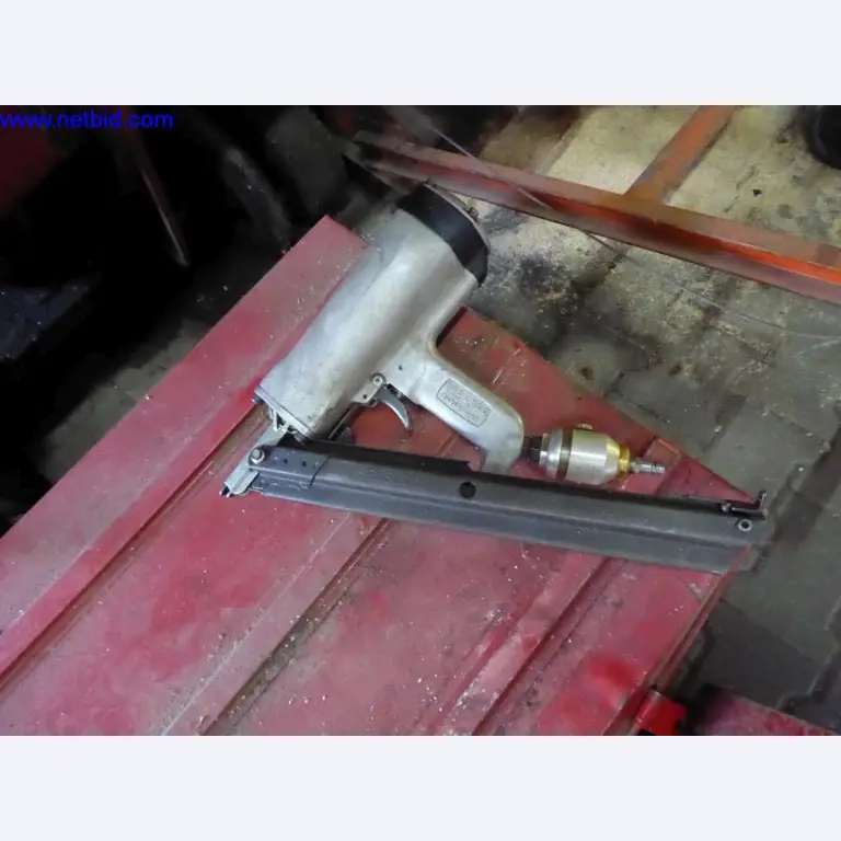 BGA, Warenvorräte, Montagematerial und Fahrzeuge aus dem Bereich Dachdeckerei-6