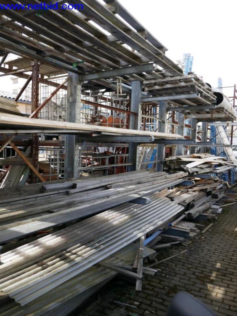 BGA, zapasy, materiały montażowe i pojazdy z działu pokryć dachowych-1