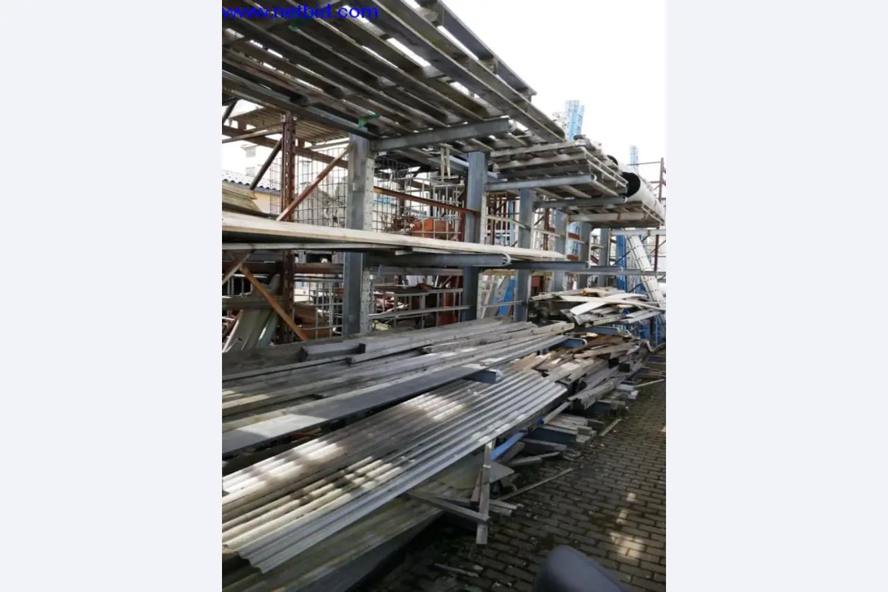 BGA, zapasy, materiały montażowe i pojazdy z działu pokryć dachowych-1