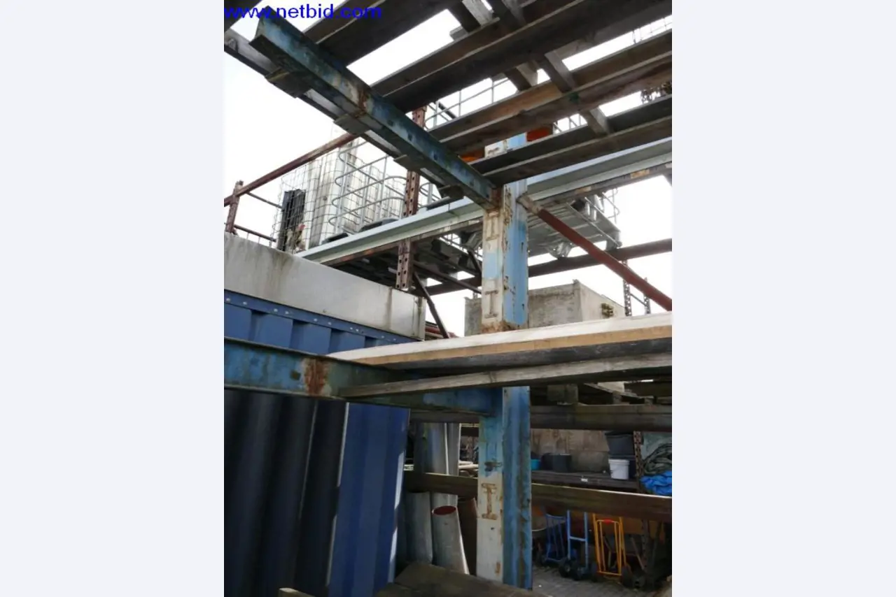 BGA, zapasy, materiały montażowe i pojazdy z działu pokryć dachowych-3