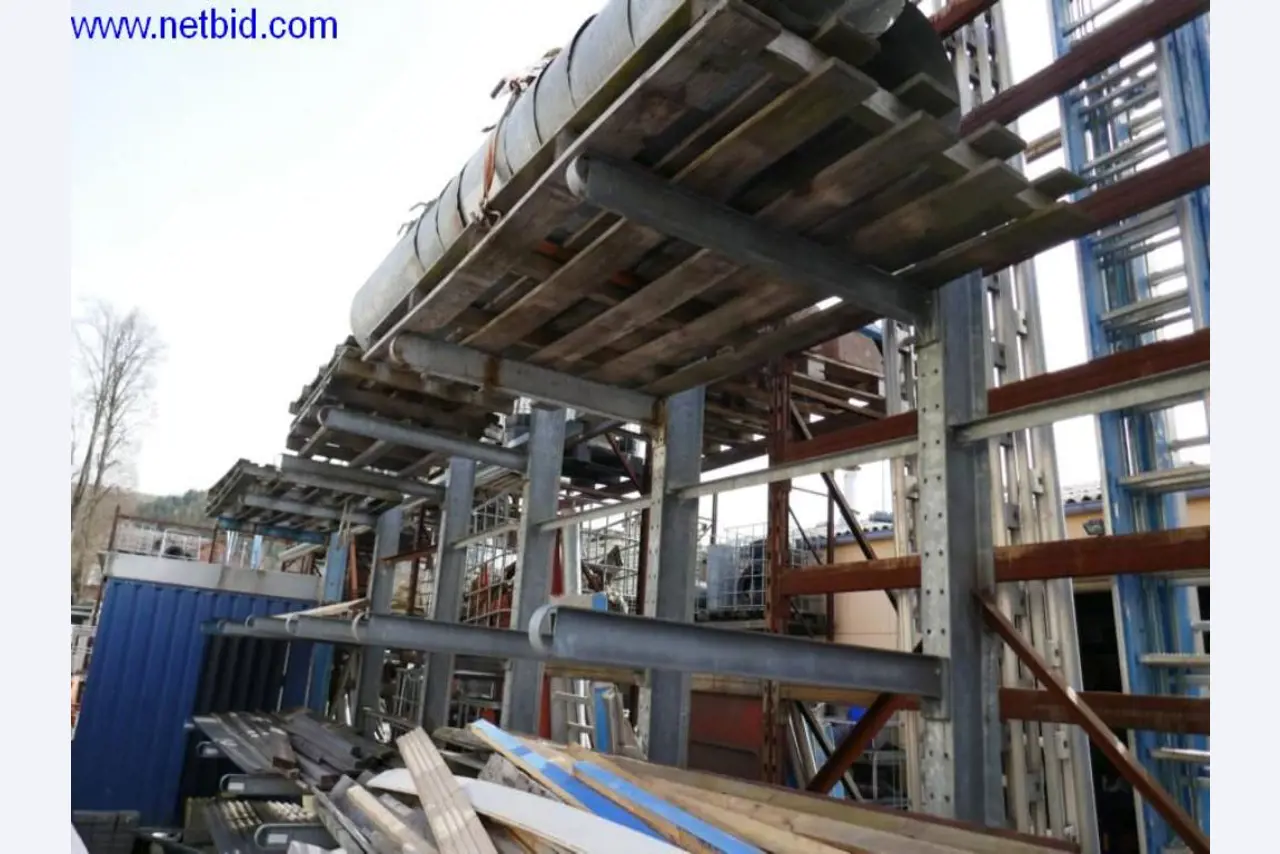 BGA, zapasy, materiały montażowe i pojazdy z działu pokryć dachowych-4