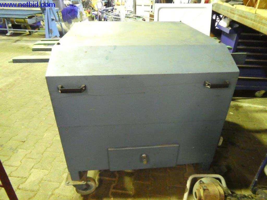 BGA, zapasy, materiały montażowe i pojazdy z działu pokryć dachowych-3