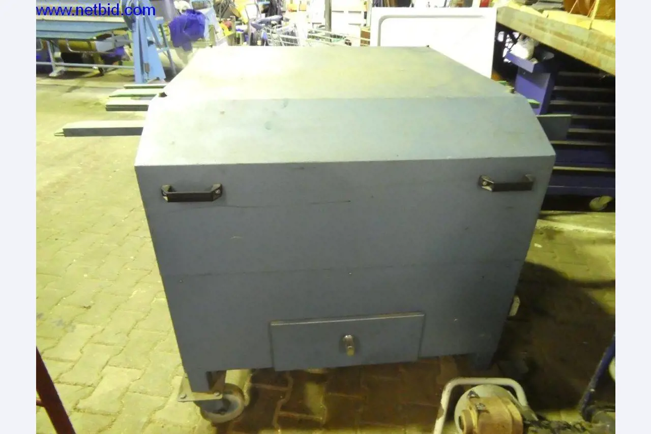 Operating and office equipment, inventories, assembly material and vehicles from the roofing sector-3