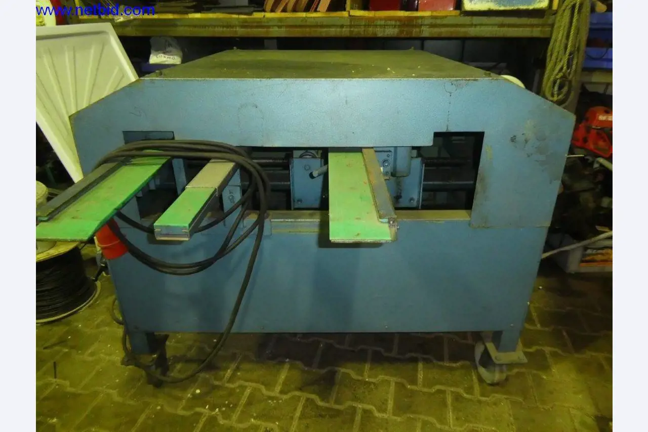 Operating and office equipment, inventories, assembly material and vehicles from the roofing sector-5