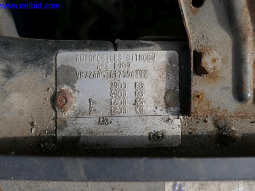 BGA, zaloge, montažni material in vozila iz oddelka za strešne kritine.-10