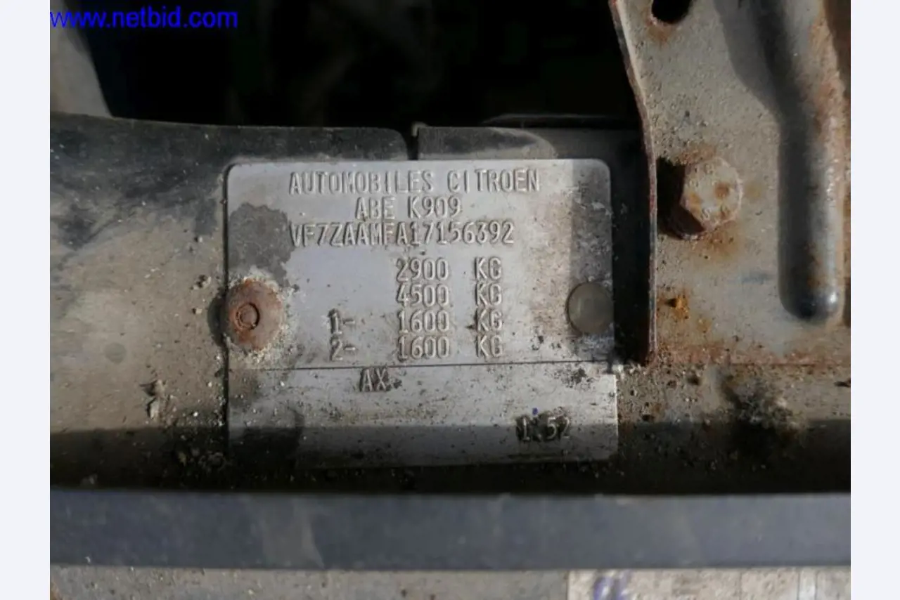 BGA, zásoby, montážní materiál a vozidla z divize střešních krytin.-10