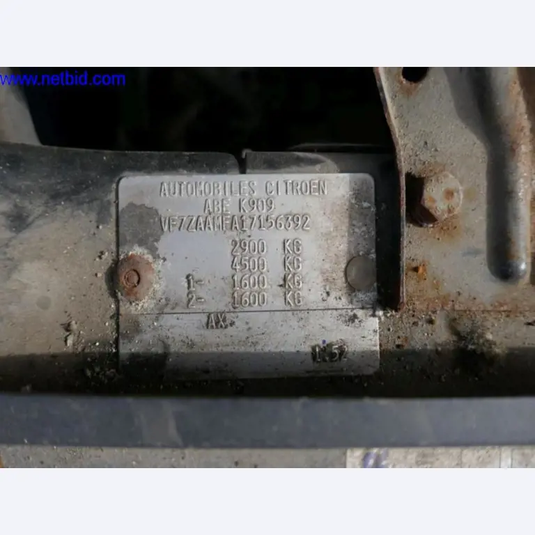 BGA, zásoby, montážní materiál a vozidla z divize střešních krytin.-10