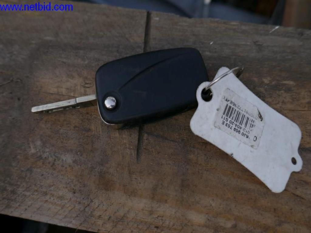 BGA, zaloge, montažni material in vozila iz oddelka za strešne kritine.-2