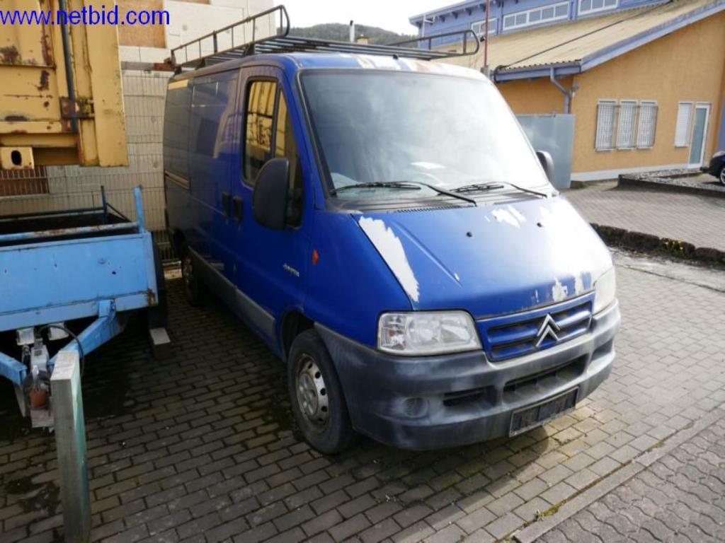 BGA, zaloge, montažni material in vozila iz oddelka za strešne kritine.-3