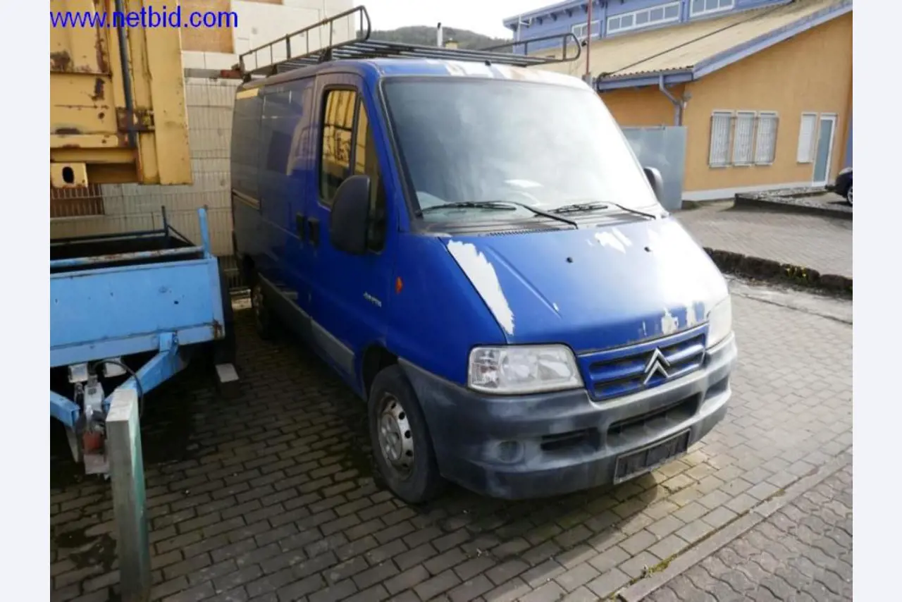 BGA, zásoby, montážní materiál a vozidla z divize střešních krytin.-3