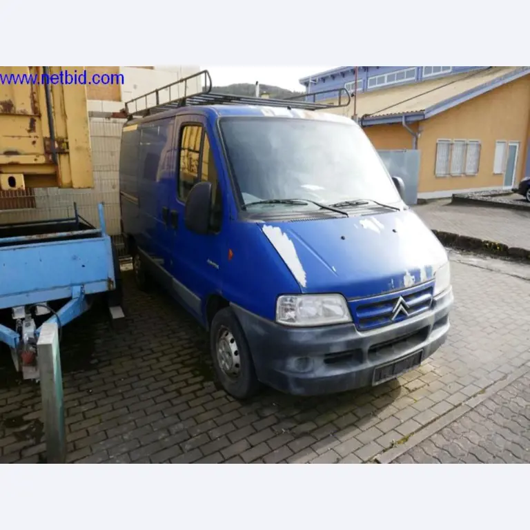 BGA, zásoby, montážní materiál a vozidla z divize střešních krytin.-3