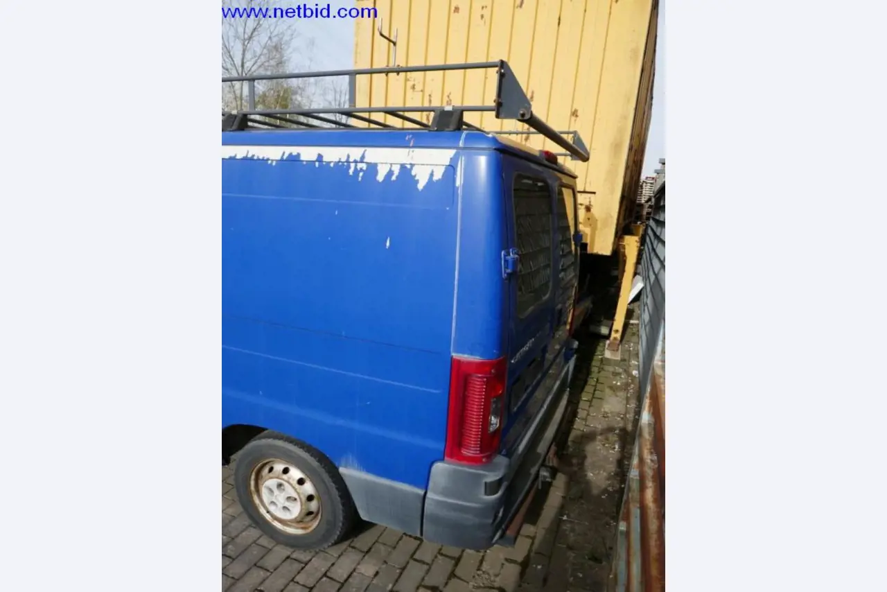 BGA, zásoby, montážní materiál a vozidla z divize střešních krytin.-5