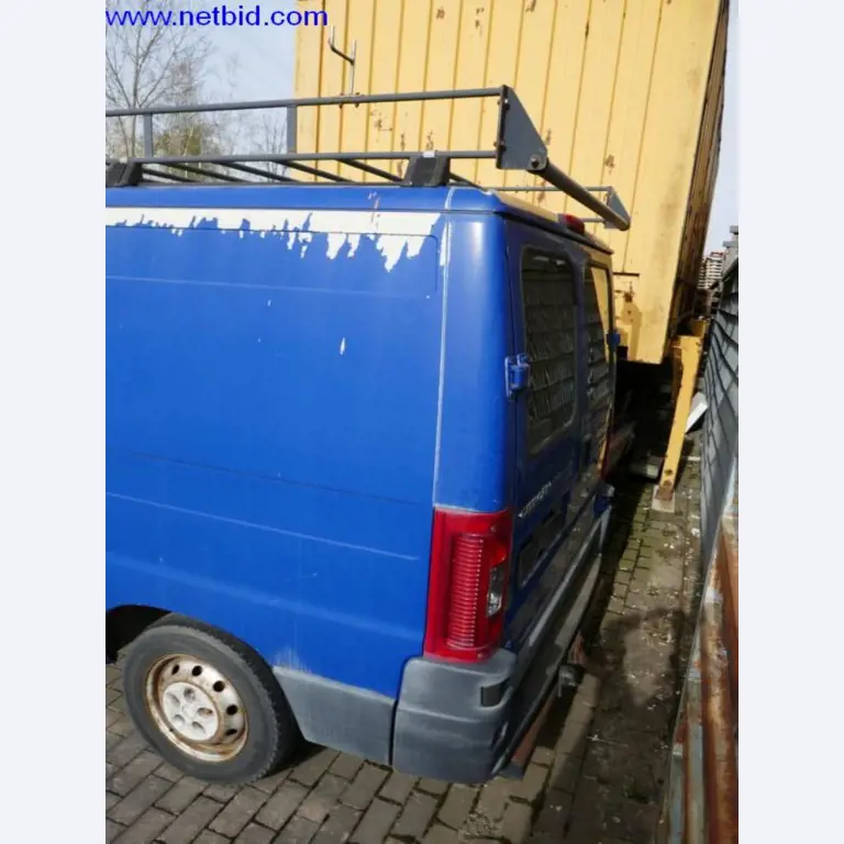 BGA, zásoby, montážní materiál a vozidla z divize střešních krytin.-5