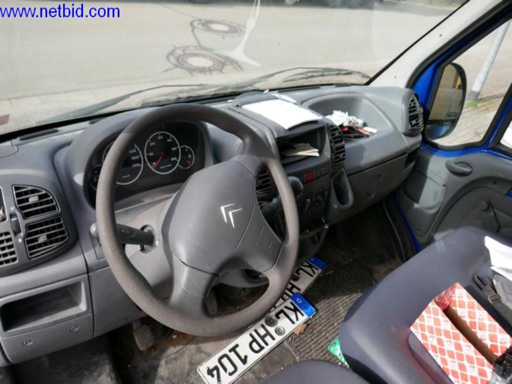 BGA, zaloge, montažni material in vozila iz oddelka za strešne kritine.-6