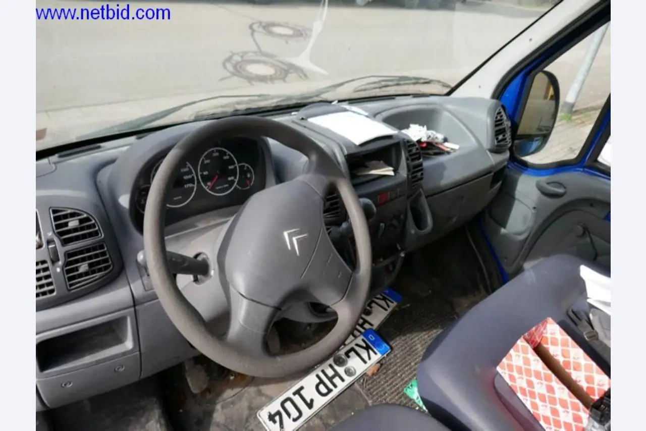 BGA, zásoby, montážní materiál a vozidla z divize střešních krytin.-6