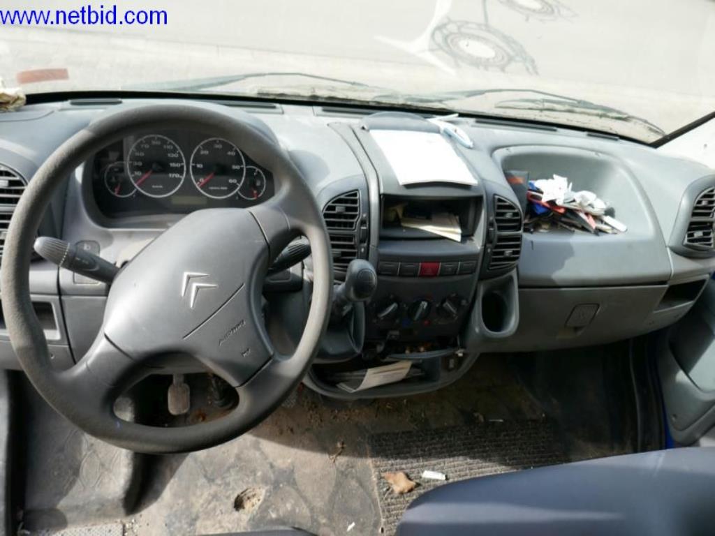 BGA, zaloge, montažni material in vozila iz oddelka za strešne kritine.-7