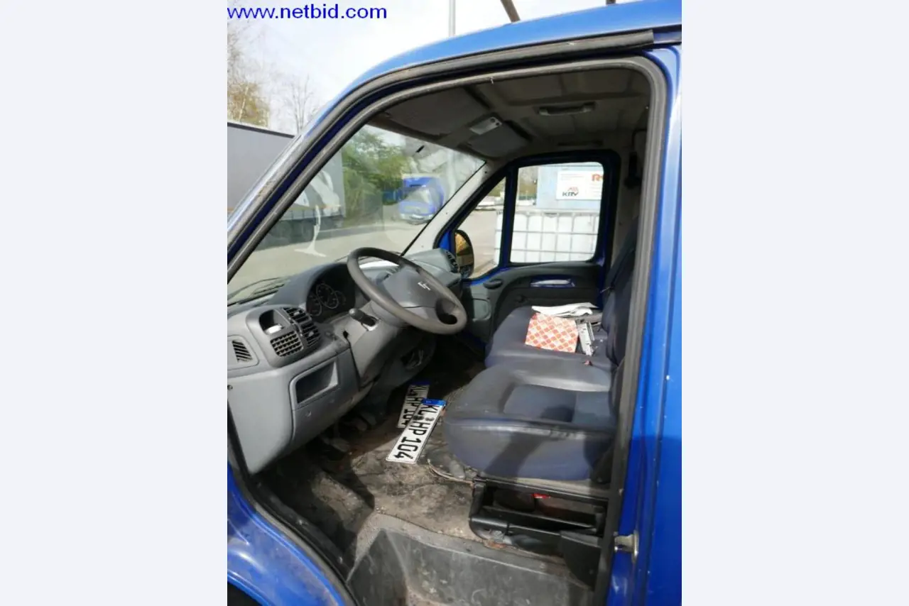 BGA, zásoby, montážní materiál a vozidla z divize střešních krytin.-8