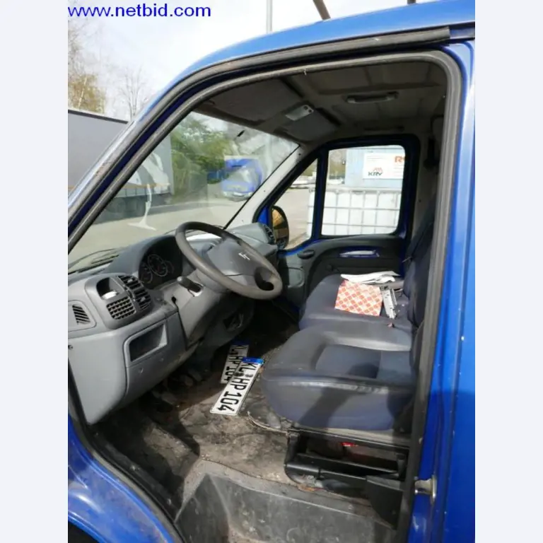 BGA, zásoby, montážní materiál a vozidla z divize střešních krytin.-8