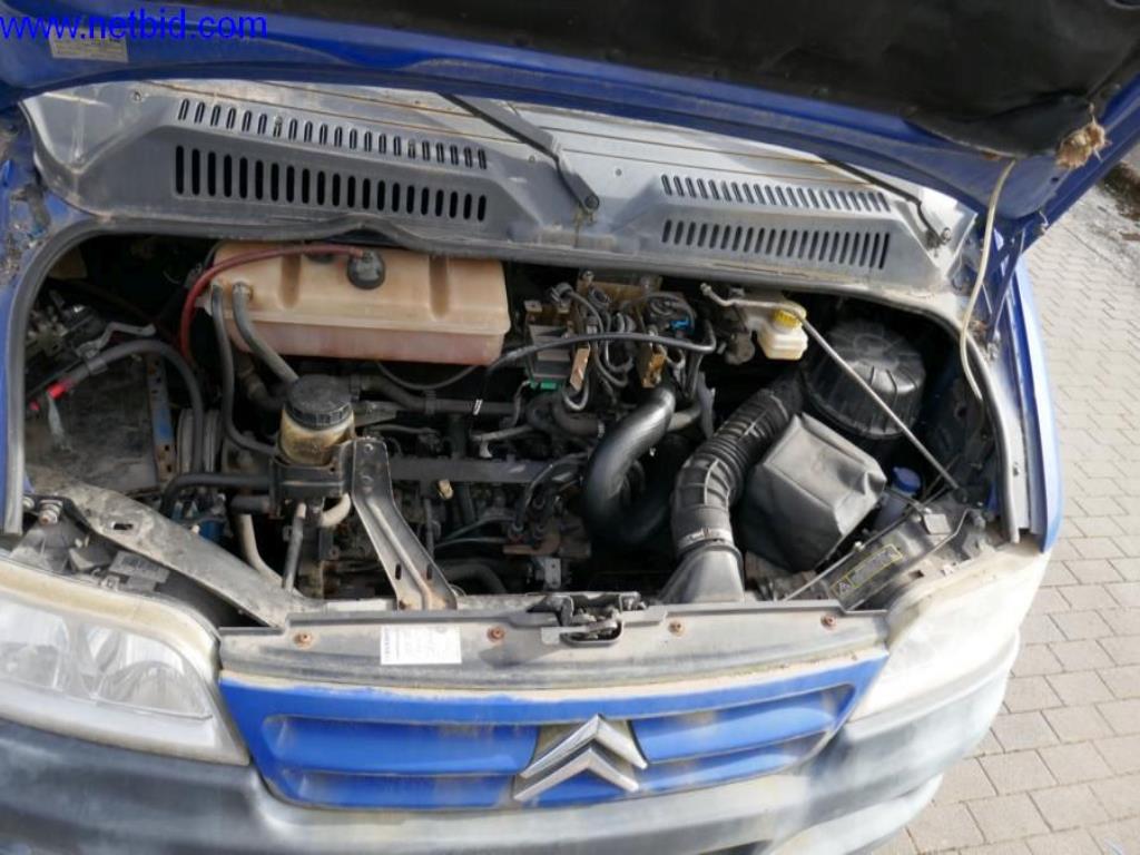 BGA, zaloge, montažni material in vozila iz oddelka za strešne kritine.-9