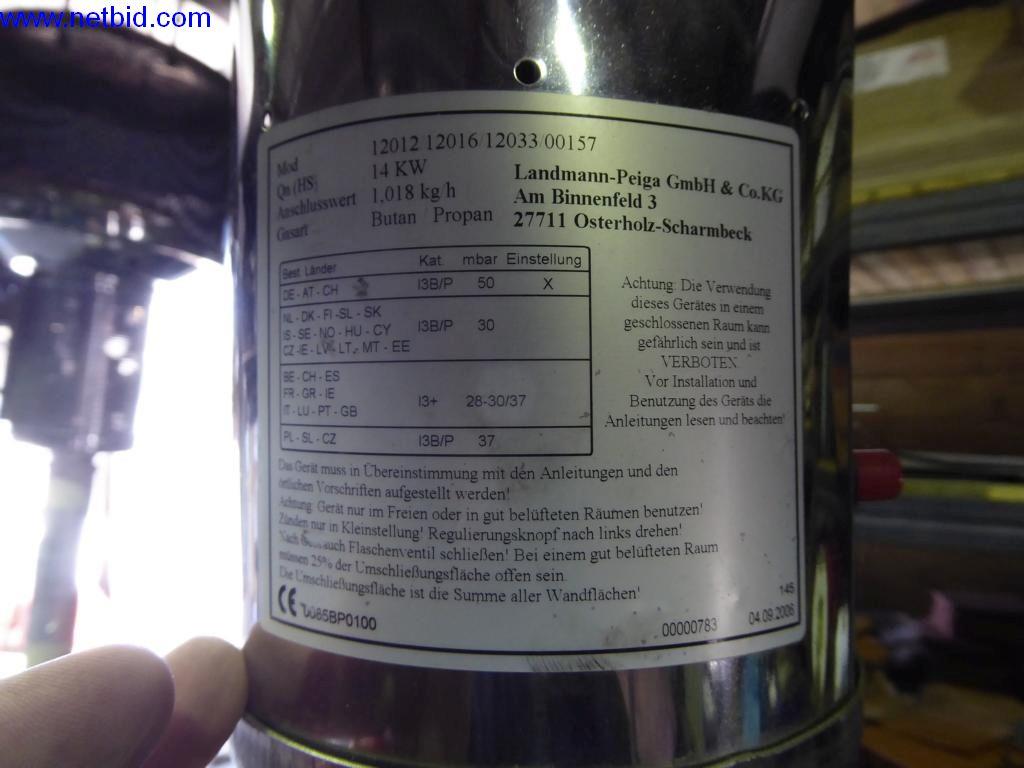 BGA, zaloge, montažni material in vozila iz oddelka za strešne kritine.-1