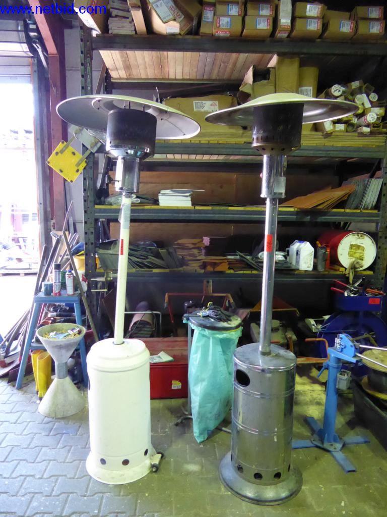 BGA, zaloge, montažni material in vozila iz oddelka za strešne kritine.-2