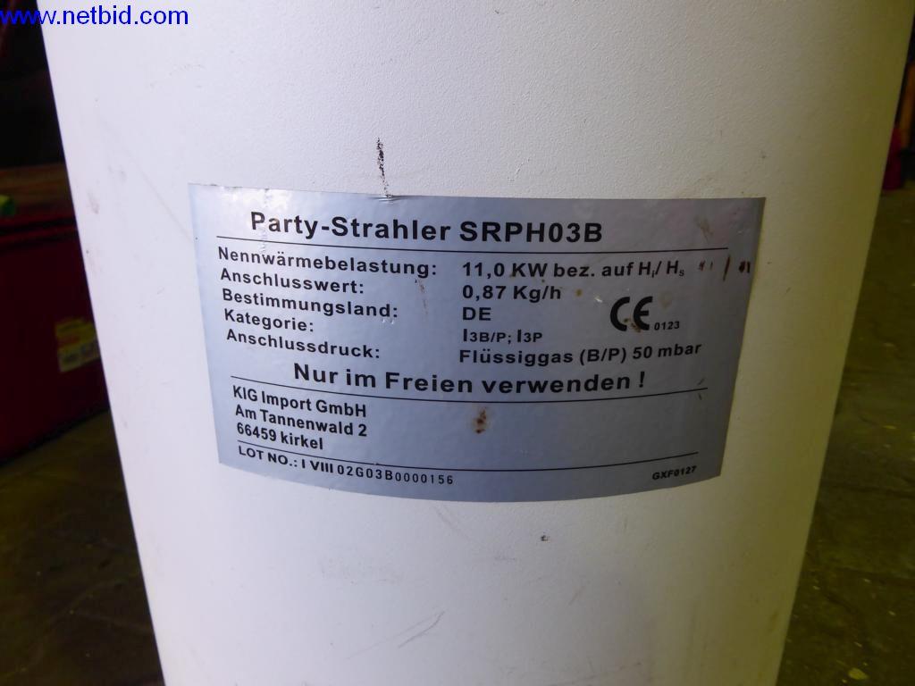 BGA, zaloge, montažni material in vozila iz oddelka za strešne kritine.-3