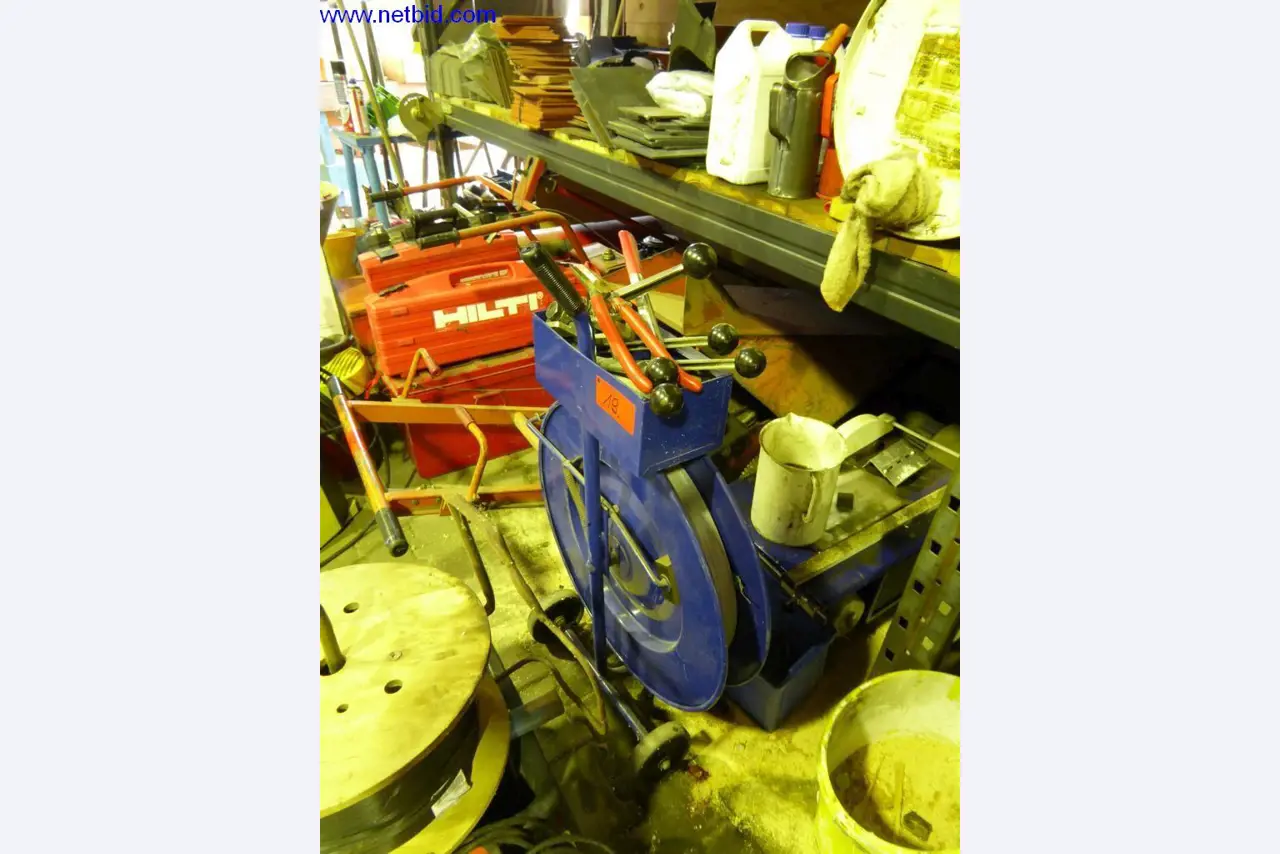 BGA, Warenvorräte, Montagematerial und Fahrzeuge aus dem Bereich Dachdeckerei-1