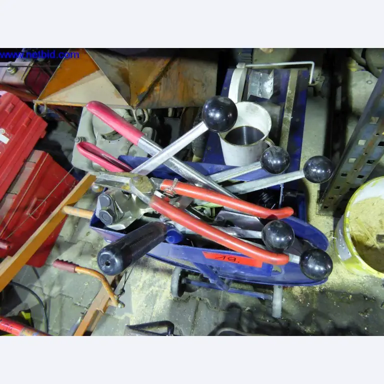 BGA, Warenvorräte, Montagematerial und Fahrzeuge aus dem Bereich Dachdeckerei-2