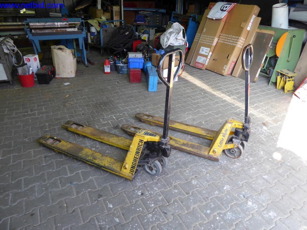 BGA, Warenvorräte, Montagematerial und Fahrzeuge aus dem Bereich Dachdeckerei-1