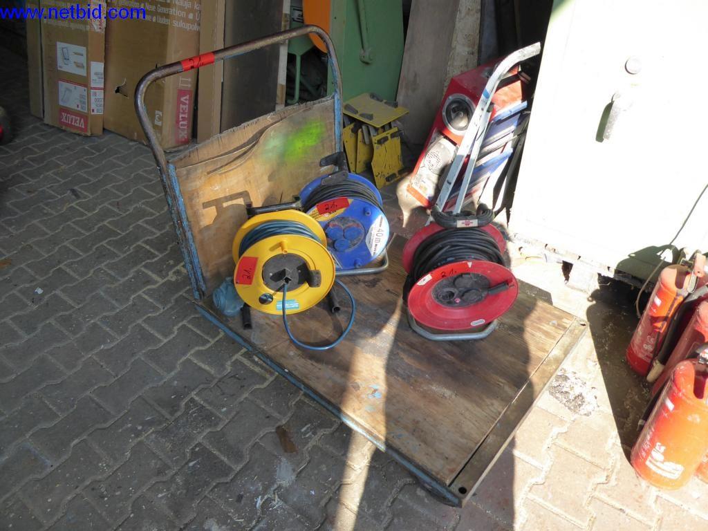 BGA, Warenvorräte, Montagematerial und Fahrzeuge aus dem Bereich Dachdeckerei-1